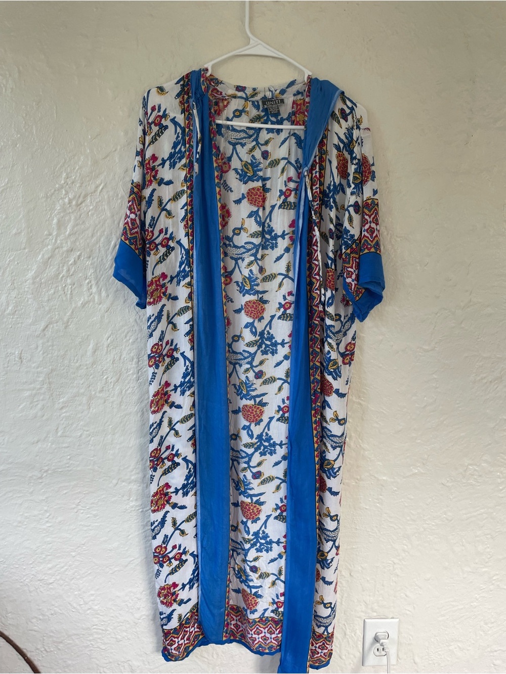 Uniti white blue floral print cotton rayon duster w/ hood, short sleeves; O/S